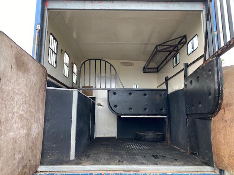 23-594-2000 DAF 45 130 7.5 Ton Coach built by Aaquine coach builders. Stalled for 3. Smart living, Sleeping for 4. Toilet. Well built horsebox.