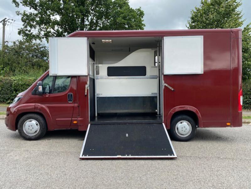 23-607-2017 Peugeot Boxer 4500 kg Coach built by Equito. Stalled for 2 rear facing..Full wall between horse area and changing area. Satellite navigation and air conditioning in the cab Excellent condition throughout..