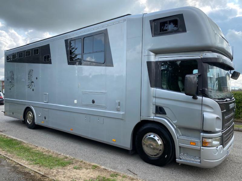 23-608-2006 Model 55 Scania P230 HGV Coach built by GDR Coach works. Stalled for 5. Smart luxurious living, sleeping for 5 people. Underfloor storage.. Full tilt cab. Very smart truck..