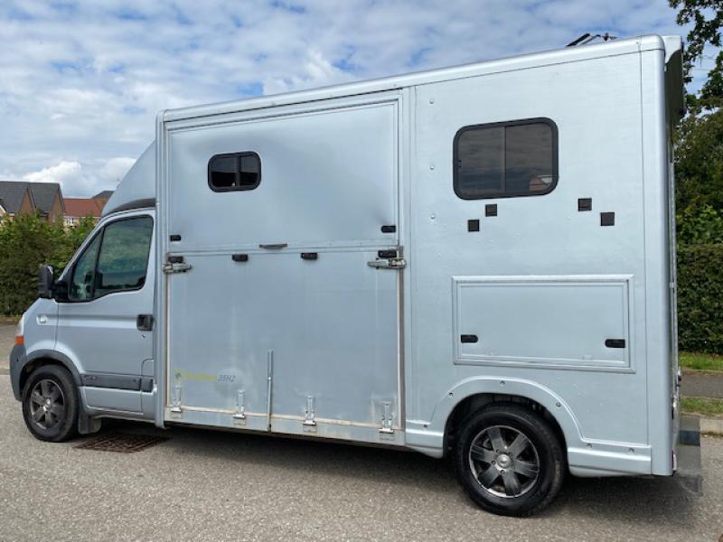 23-612-2009 51 Renault Master 3.5 Ton Coach built by Stratford Coach builders. Stalled for 2 rear facing. LWB chassis. H style partition. Horsebox from new! Only 18,303 miles