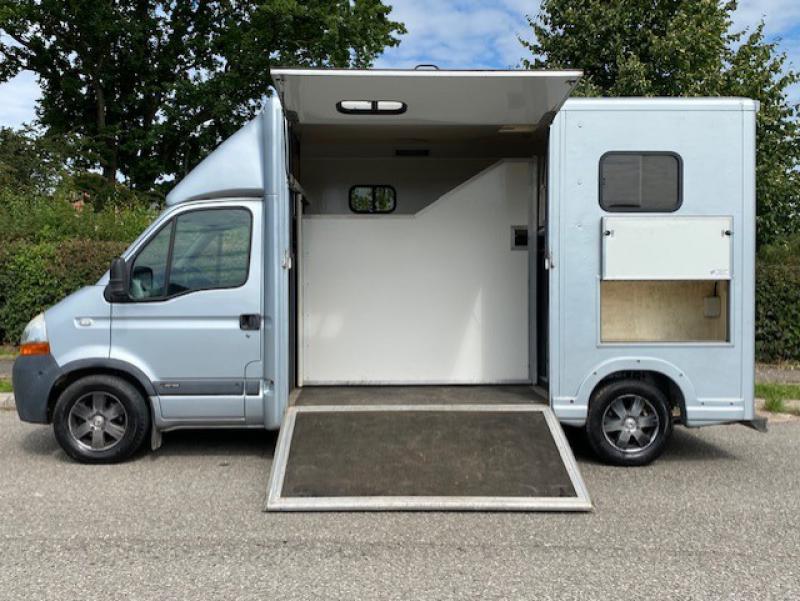 23-612-2011 51 Renault Master 3.5 Ton Coach built by Stratford Coach builders. Stalled for 2 rear facing. LWB chassis. H style partition. Horsebox from new! Only 18,303 miles