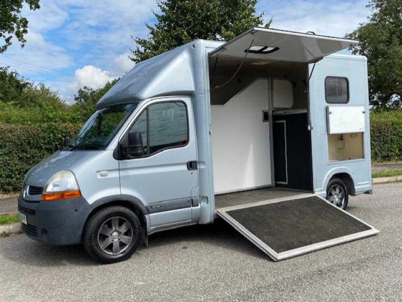 23-612-2009 51 Renault Master 3.5 Ton Coach built by Stratford Coach builders. Stalled for 2 rear facing. LWB chassis. H style partition. Horsebox from new! Only 18,303 miles