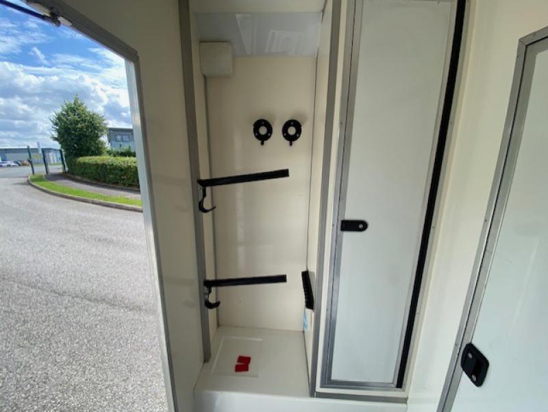 23-613-2016 66 Renault Master 3.5 Ton Coach built by Alexander Horseboxes. Windsor Long Stall Model Stalled for 2 rear facing.. Full wall between the horse area and changing area.. Only 12,465 Miles.. Finished off in Aston Martin Tungsten Grey Metallic