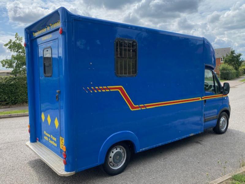 23-614-2007 56 Model Renault Master 3.5 Ton Coach built by George Smith horseboxes. Stalled for 2 rear facing.. Long stall model. Excellent condition throughout