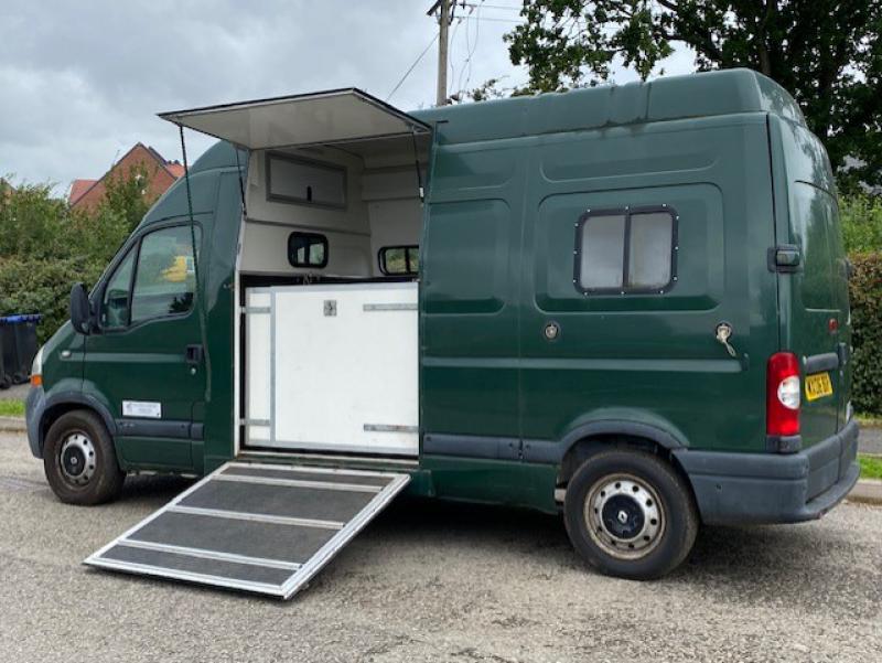 23-619-2006 Renault Master 3.5 Ton Equi-sport conversion. Stalled for 2 rear facing. LWB Chassis. Only 80,450 Miles... Years MOT upon sale