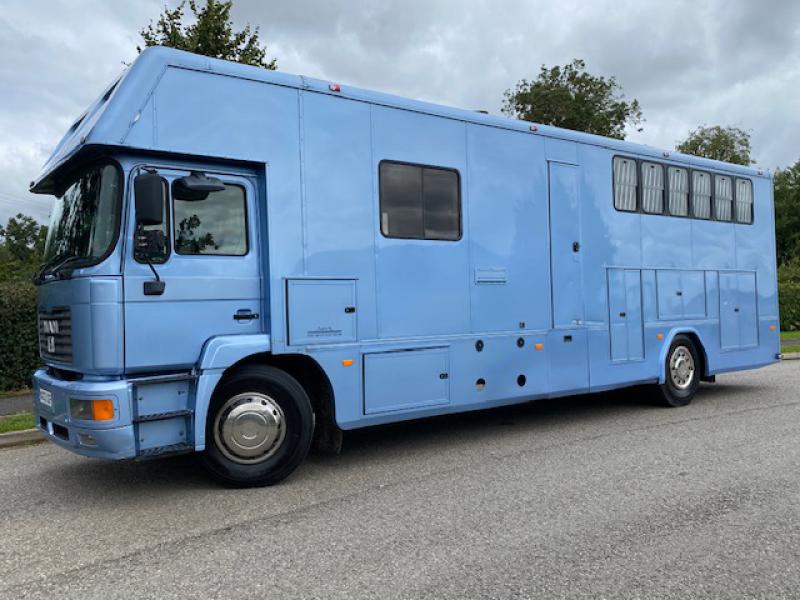 23-621-Beautiful 18,000 kg MAN Coach built by PRB coach builders. Stalled for 5. Sleeping for 4. Large external tack lockers.. VERY SMART TRUCK