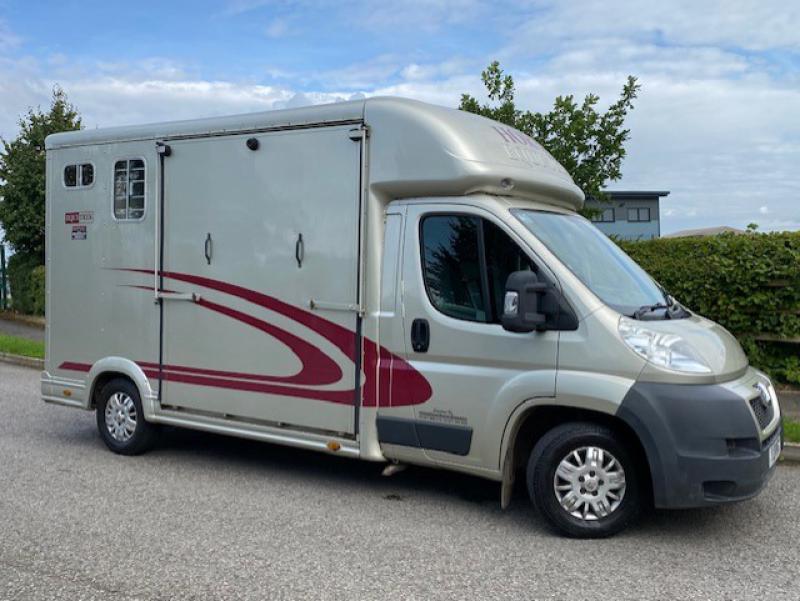 23-623-2011 Peugeot Boxer 3.5 Ton Equi-trek sonic Excel. Stalled for 2 rear facing. Full wall between horse area and changing area.. Only 12,850 Miles from new!