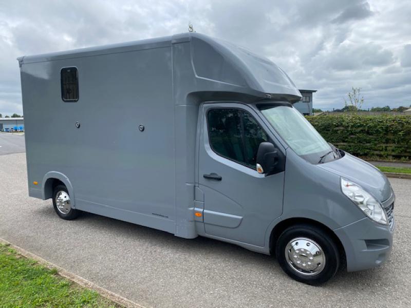 23-624-2017 Renault Master 3.5 Ton Select Excel long stall model. New Build. LWB. Full wall between horse area and changing area. Finished off in Audi Nardo Grey