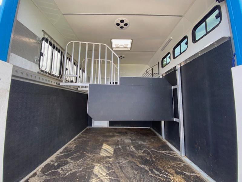 23-632-Beautiful 7.5 Ton 2008 DAF LF Coach built by Praters. Stalled for  3. Smart spacious living, sleeping for 4. No external tack locker intruding into horse area. VERY SMART HORSEBOX