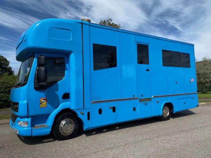 23-632-Beautiful 7.5 Ton 2008 DAF LF Coach built by Praters. Stalled for  3. Smart spacious living, sleeping for 4. No external tack locker intruding into horse area. VERY SMART HORSEBOX