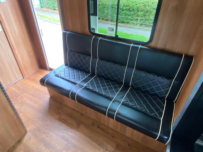 23-633-**NEW PRICE**  2011 DAF LF 170 7.5 Ton Coach built by Whittingham Coach builders. Stalled for 4. Smart changing area, cut through cab. Walk in tack room. Excellent condition throughout. Full tilt cab