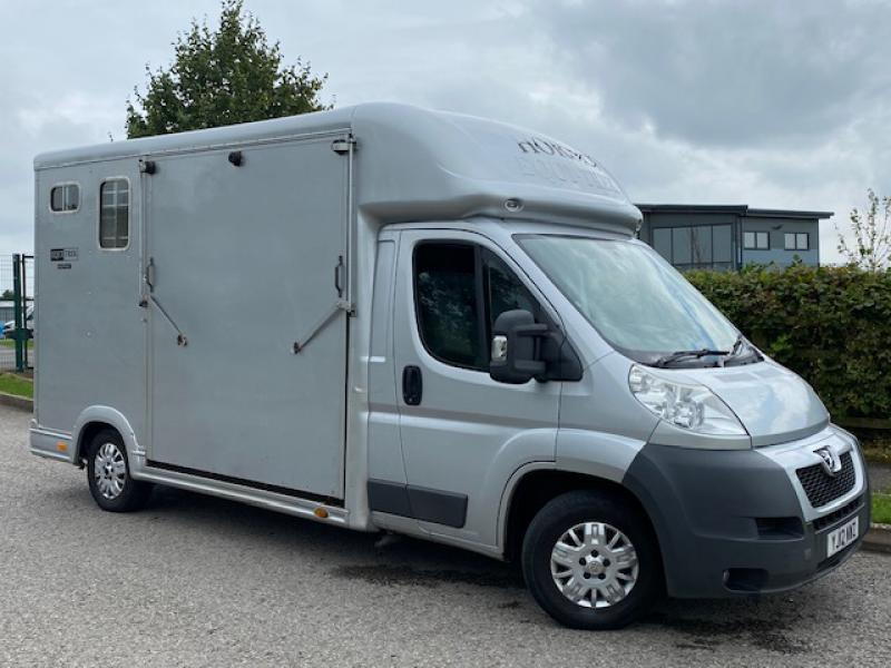 23-636-2012 Peugeot Boxer 3.5 Ton Equi-trek sonic excel . Stalled for 2 rear facing. Full wall between horse area and changing area. Air conditioning