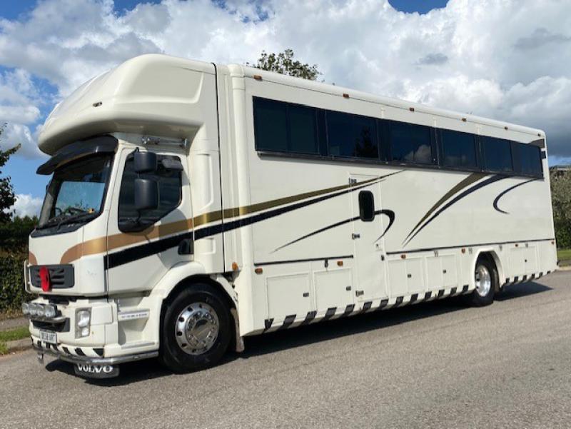 23-640-2009 Model 58 Volvo FL 18,000 kg  Professional conversion. Stalled for 6. Smart luxurious living, sleeping for 4. Large bathroom with toilet and shower. Full tilt cab. Very smart truck