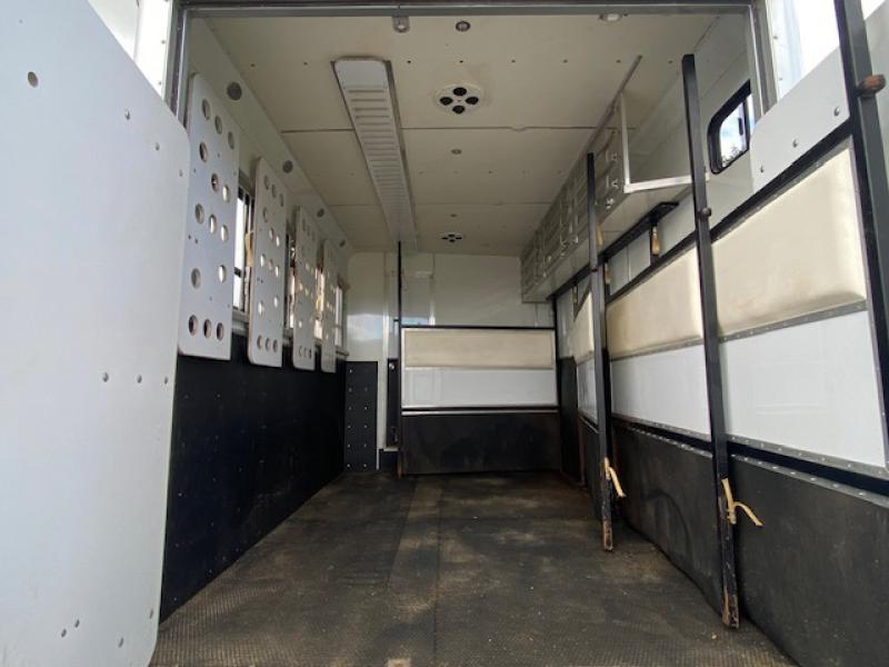 23-641-Beautiful 18,000 kg Scania 260 Coach built by K & P coach builders. Stalled for 5. Sleeping for 4. Large external tack lockers which do not intrude into the horse area.. Pristine condition throughout