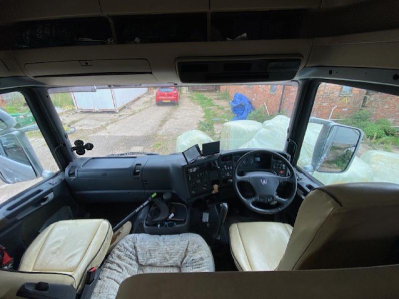 23-642-2006 Scania R 470 26,000 kg 3 axle coach built by Quighley horseboxes. Stalled for 7. Electric slide out, sleeping for 6. Full luxurious living. Huge specification .. Type two approved