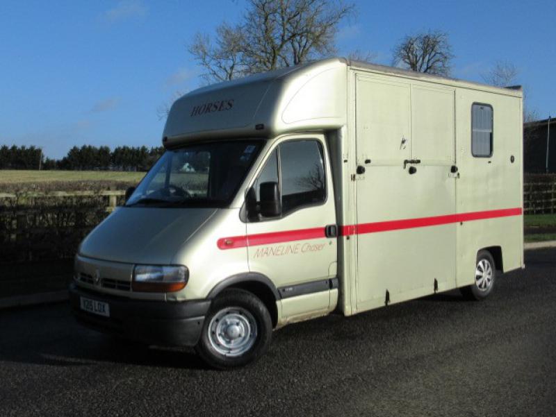 23-644-Renault Master 3.5 Ton Coach built by Mainline horseboxes. Smart changing area at the rear. Stalled for 2 rear facing. LWB chassis.