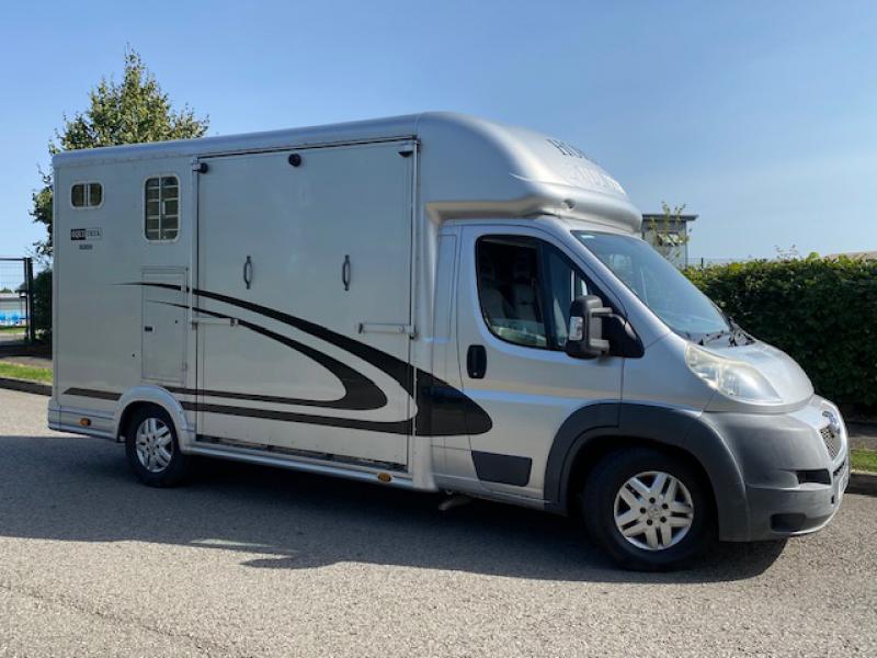 23-645-2008 Peugeot Boxer 3.5 Ton Equi-trek sonic. Stalled for 2 rear facing. 35,635 miles from new. Smart changing area at rear with Hob and sink. Excellent condition throughout