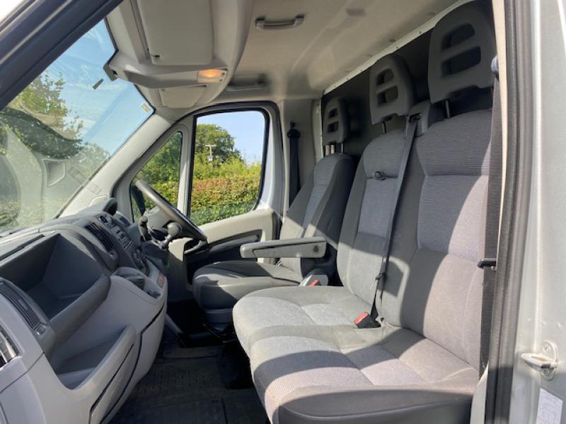 23-645-2008 Peugeot Boxer 3.5 Ton Equi-trek sonic. Stalled for 2 rear facing. 35,635 miles from new. Smart changing area at rear with Hob and sink. Excellent condition throughout