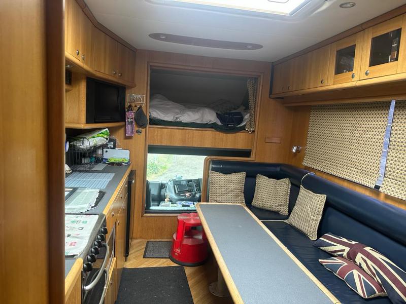23-651-18,000 kg Scania 300 Coach built by Oakley coach builders. Oakley Supreme Model.  Stalled for 6. Sleeping for 6. High specification.  Horsebox from new!
