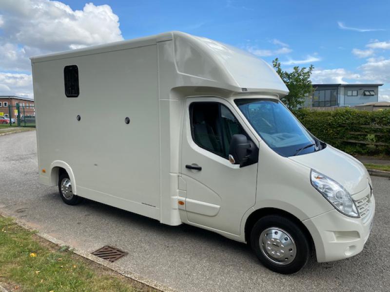 23-652-2016 Renault Master 3.5 Ton Select Excel long stall model. New Build. LWB. Full wall between horse area and changing area.