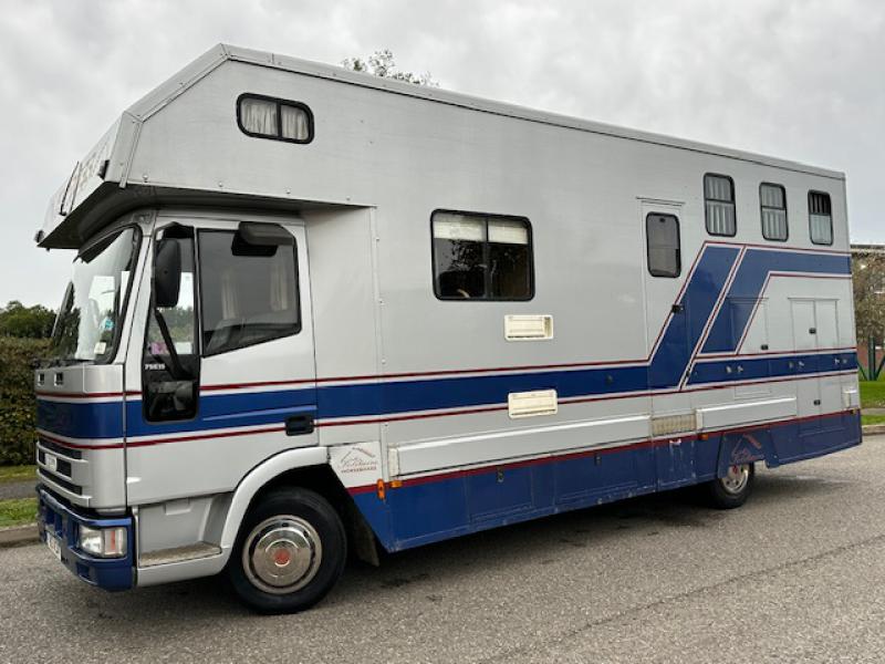 23-682-Iveco Eurocargo 75E15 7.5 Ton Coach built by Solitaire Horseboxes. Stalled for 3. Smart luxury living with toilet and shower. Sleeping for 4. Excellent condition throughout