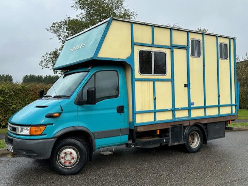 23-687-**NEW PRICE**  2001 Iveco Daily 65C14 6.5 Ton Coach built Winterbourne horseboxes. Stalled for 2 herringbone. Smart day living.. Low mileage.. Excellent condition throughout