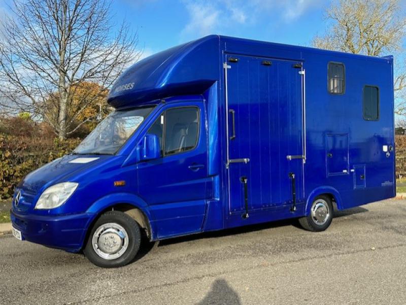 23-707-2010 Mercedes Benz Sprinter cdi Automatic 3.5 Ton Coach built by Chaighley horseboxes. Stalled for 2 rear facing.. Full wall. Weekender model.. Full side ramp