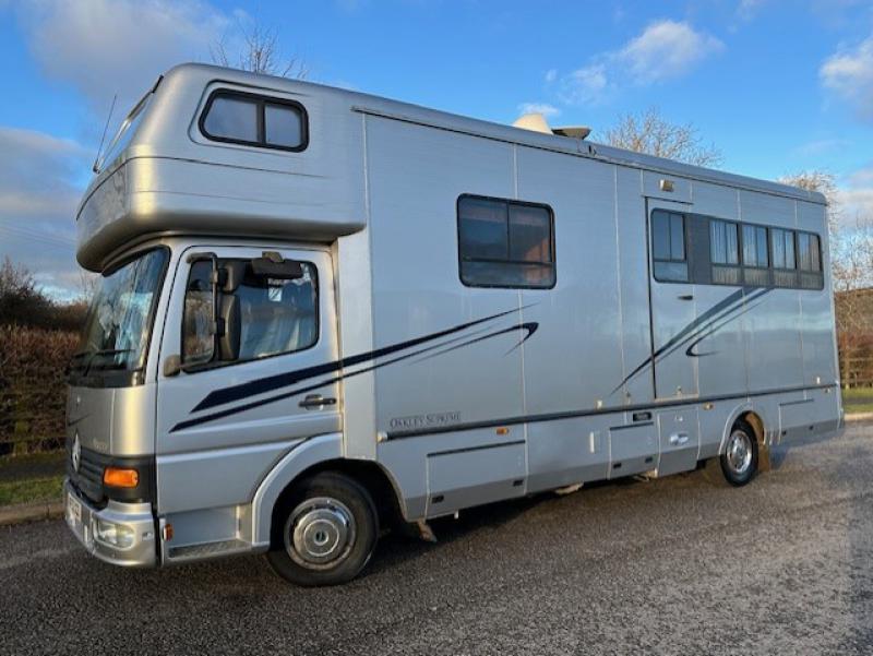 23-722-Beautiful 7.5 Ton Mercedes Benz Coach built by Oakley coach builders. Oakley Supreme Model. Stalled for 3. Smart luxurious living with bathroom. Sleeping for 4. Beautiful condition throughout