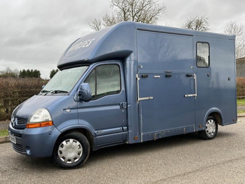 24-749-3.9 Ton Renault Master Coach built by Mial. long stall model . Stalled for 2 rear facing.. Full wall. Excellent condition throughout