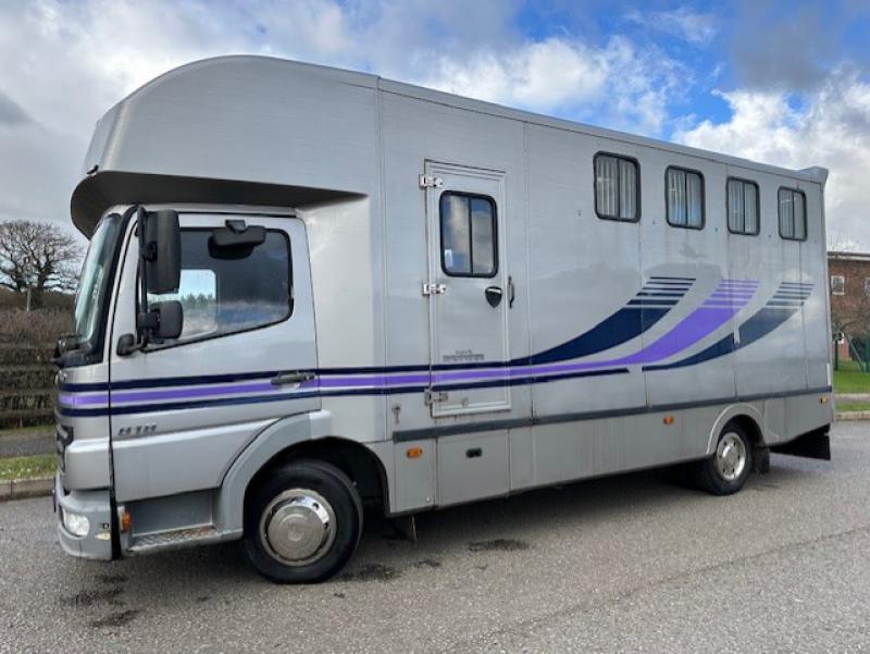 24-765-2006 Mercedes Benz 818 7.5 Ton Coach built by George Smith. Stalled for 4/5. Smart changing area with Hob/Sink. Full tilt cab. Horsebox from new!