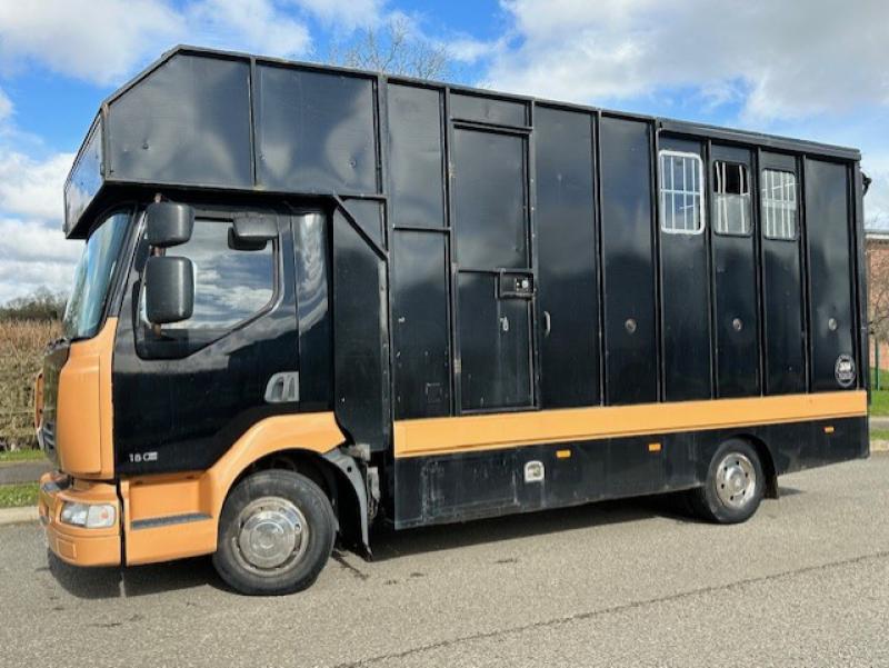 24-769-2011 Renault Midlam DCI 160 7.5 Ton  Coach built by Hayling Truck Island horsebox. Stalled for3. Smart living. Full tilt cab