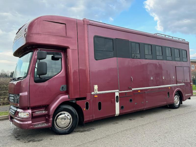 24-776-2008 DAF LF 220 14,000 kg.  Built by JM Coach builders. Stalled for 6 with smart compact living.. Full tilt cab.. Well built and laid out horsebox