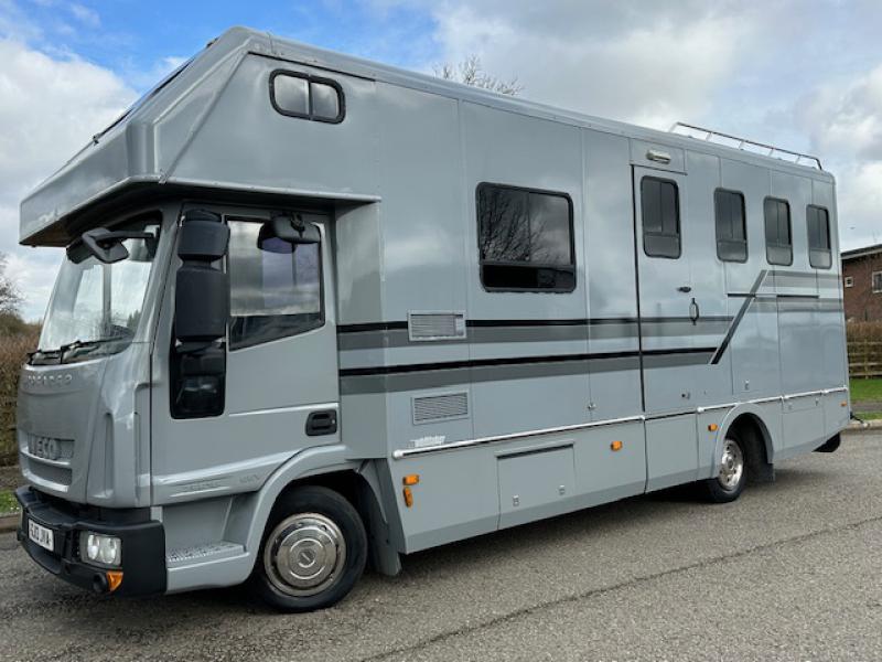 24-784-7.5 Ton 2013 Iveco Eurocargo 75E16 Automatic Coach built by Whittaker coach builders. Stalled for 3. Smart luxurious living. Sleeping for 4. Toilet and shower.. Very smart horsebox