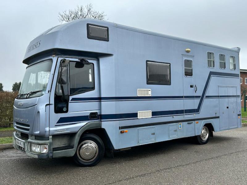 24-785-2004 Iveco Eurocargo 75E17 7.5 Ton Coach built by George Smith horseboxes. Stalled for 3. Smart luxurious living, sleeping for 4. Toilet and shower.. Low mileage. Well built coach built horsebox