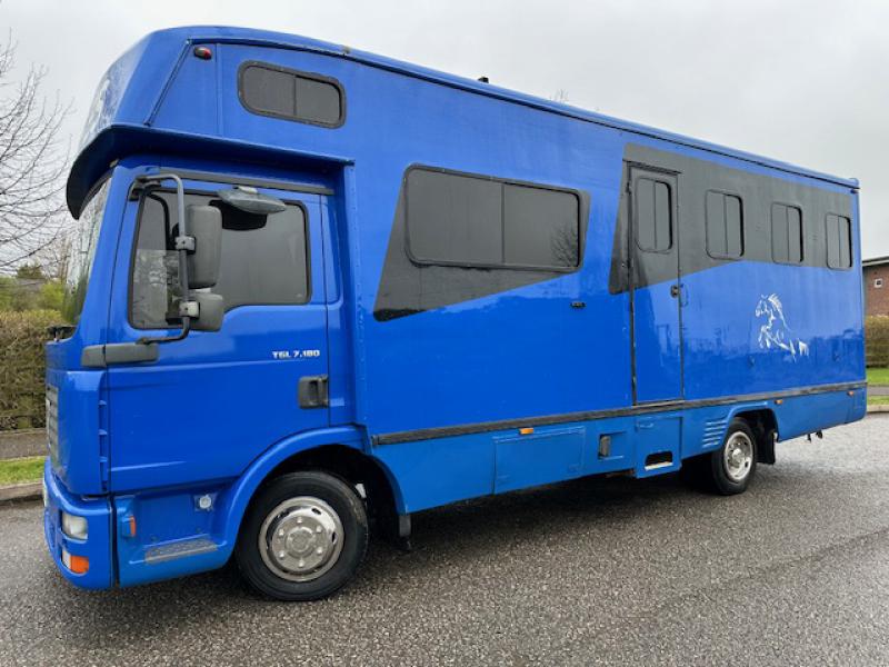 24-794-2007 Model MAN TGL 180 Automatic 7.5 Ton Coach built by Browns Horseboxes. Stalled for 3. Smart living with toilet and shower. Sleeping for 4.