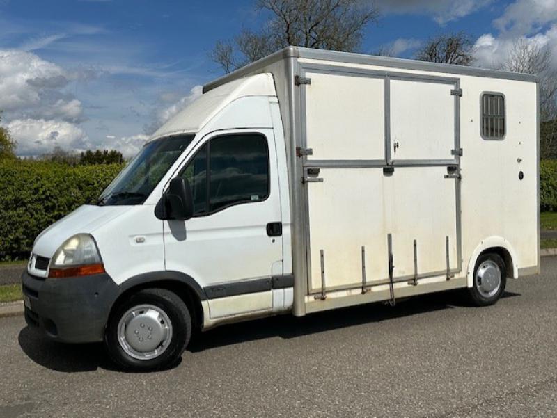 24-811-2005 Renault Master 3.5 ton Coach built by JMS Coach builders. Stalled for 2 rear facing. LWB chassis. Excellent condition throughout