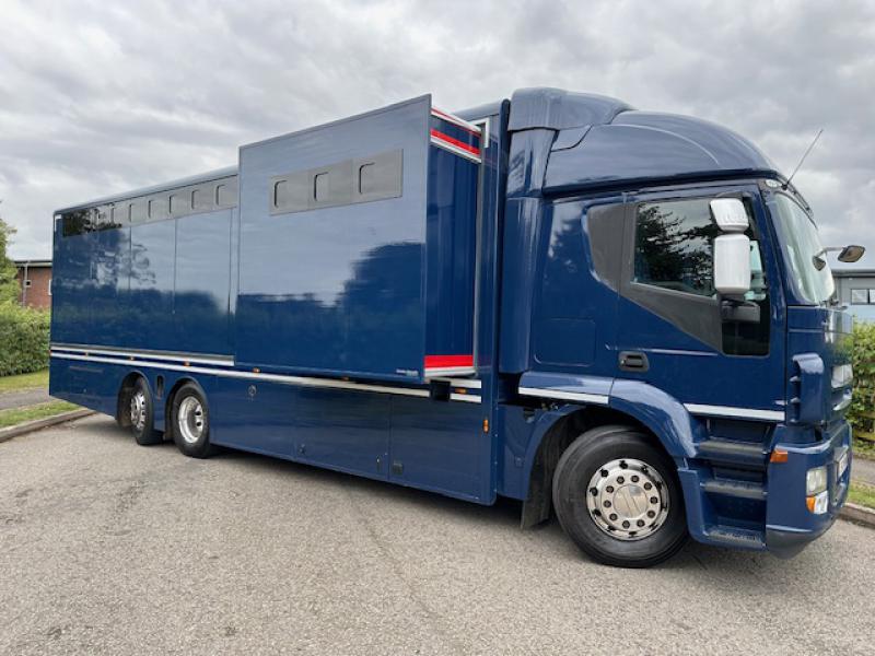 24-850-2013 Iveco Stralis Automatic 26,000 kg Coach built by Emsley-Metcalfe Horseboxes, Stalled for 6 with smart luxury living, Slide out.  Front and rear air suspension,. Rear steer, Huge specification . Sleeping for 6... LIKE NEW!